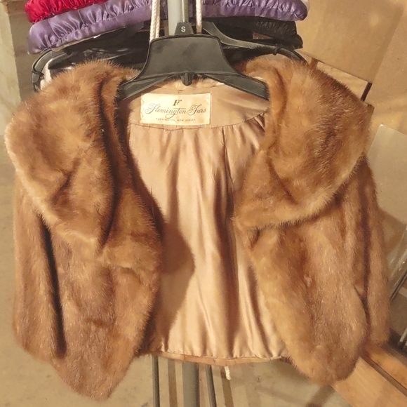 Beautiful  beige, fox fur over coat/shaw from Flemington furs in size small. - Picture 1 of 4